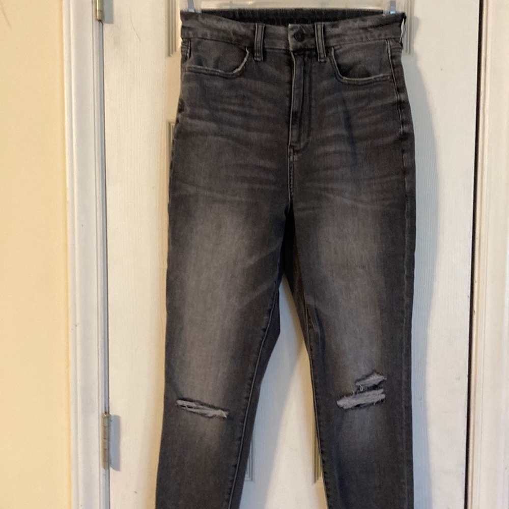 American Eagle faded black size 6 Skinny jeans